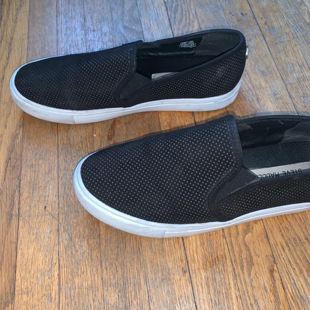 STEVE MADDEN SLIP ON SNEAKERS